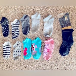 13 pairs women's socks Size 7-9 Most never worn most low rise